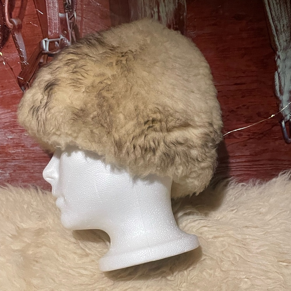 Shearling hat - Picture 2 of 4